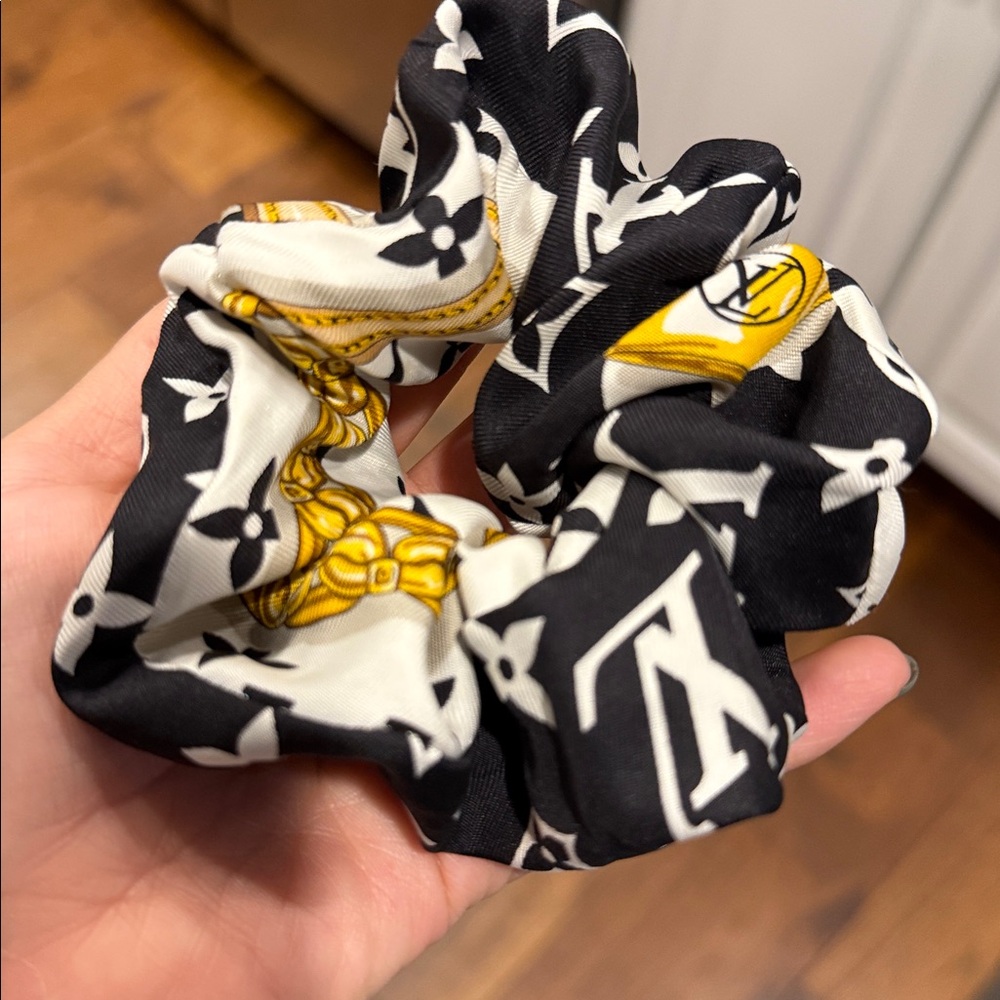 Louis Vuitton Let’s Go BB Hair Scunchy - Picture 3 of 3